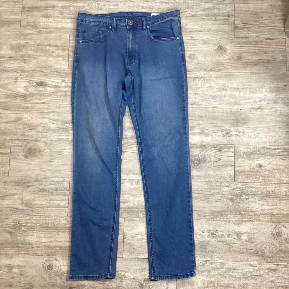 Buffalo Men’s Medium Wash Blue Straight Leg Jeans Relaxed Fit 
AXEL SLIM STRETCH